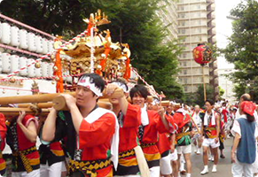 地域交流　地域の夏祭りに参加